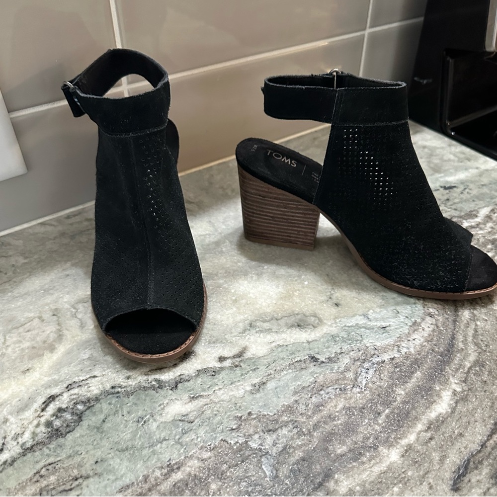 TOMS Women Black Heeled Sandals Size 7.5